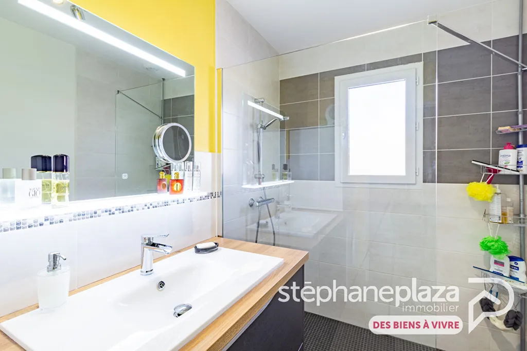 Vannitoad - Contemporary Flat-Plan House with Garden in Chalamont
