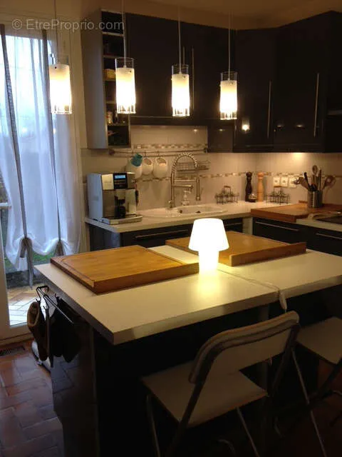 Cuisine - Villa avec Piscine et Jardin à Gignac