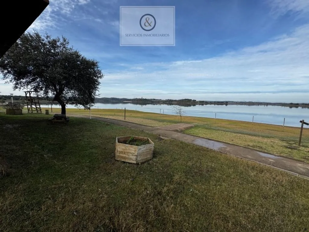 Aed - Villa with Coastal Access in Cheles, Extremadura