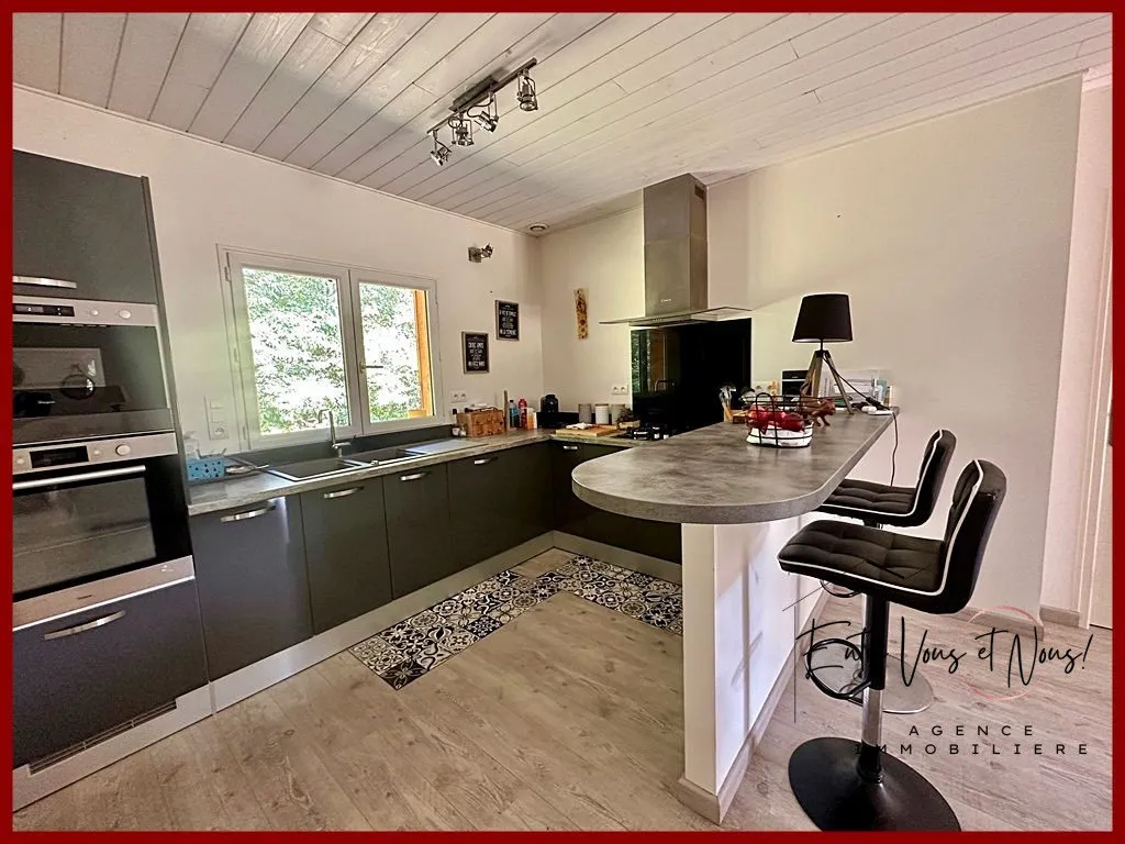 Cuisine - Maison 2 Chambres avec Grand Jardin à Noaillan