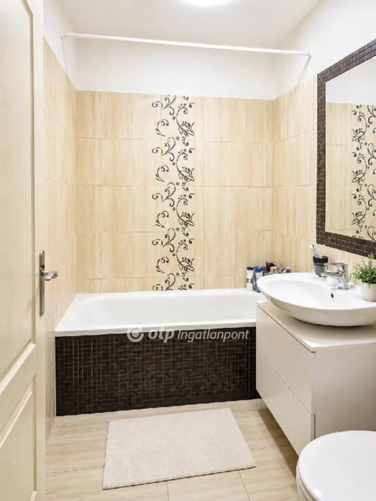Salles de bain - Modernised Flat with Balcony in Budapest 10th District