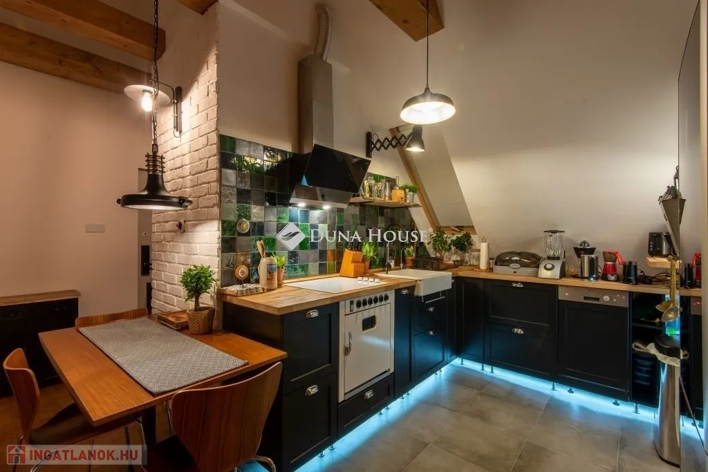 Cucina - Modernised Apartment with Balcony in Gárdony