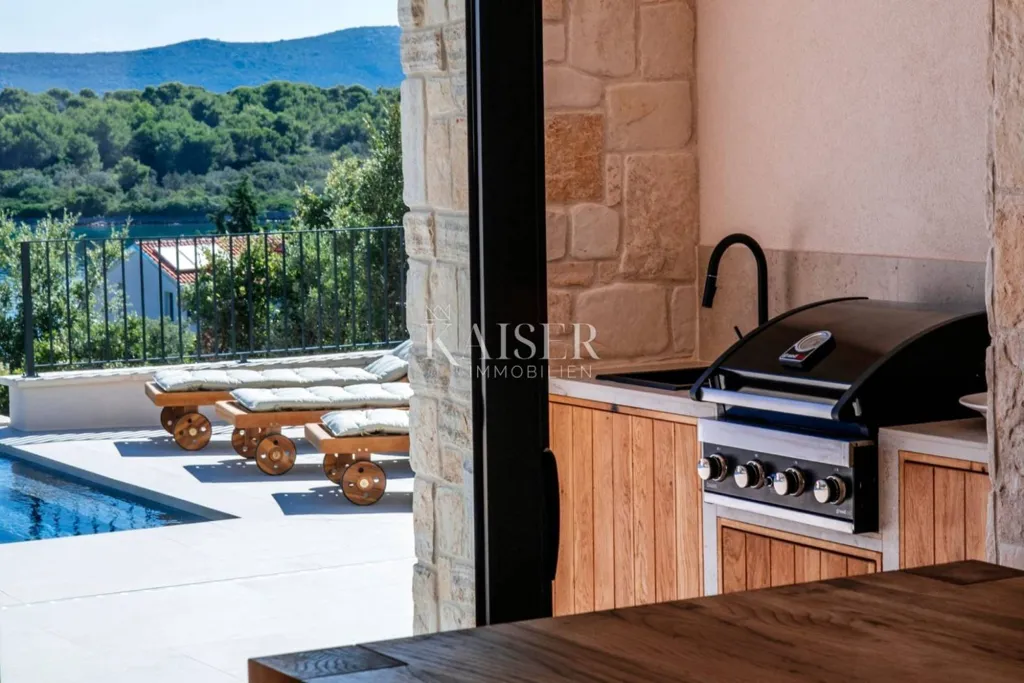 Terrace - Luxury Villa with Infinity Pool on Mali Iž