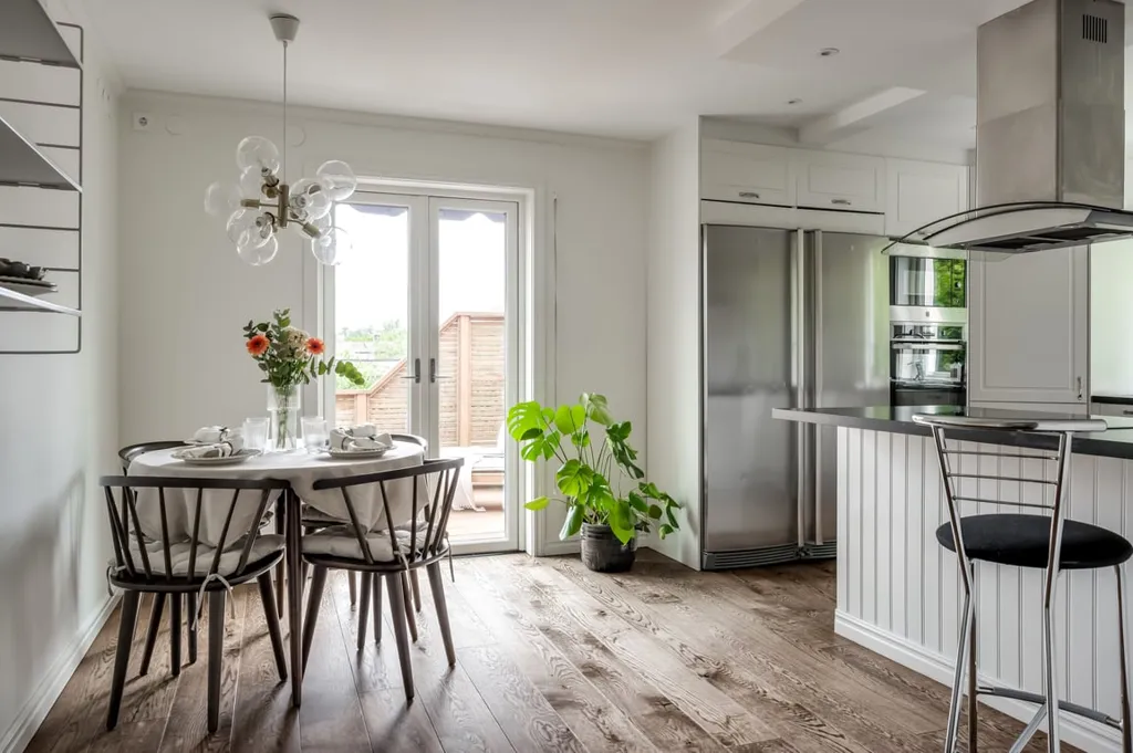 Cucina - 1920s Timber Villa with Garden in Kristinehamn