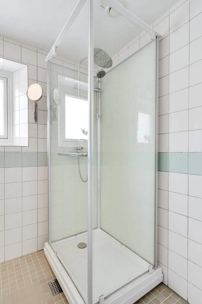 Salles de bain - Apartment with South-Facing Balcony in Örebro