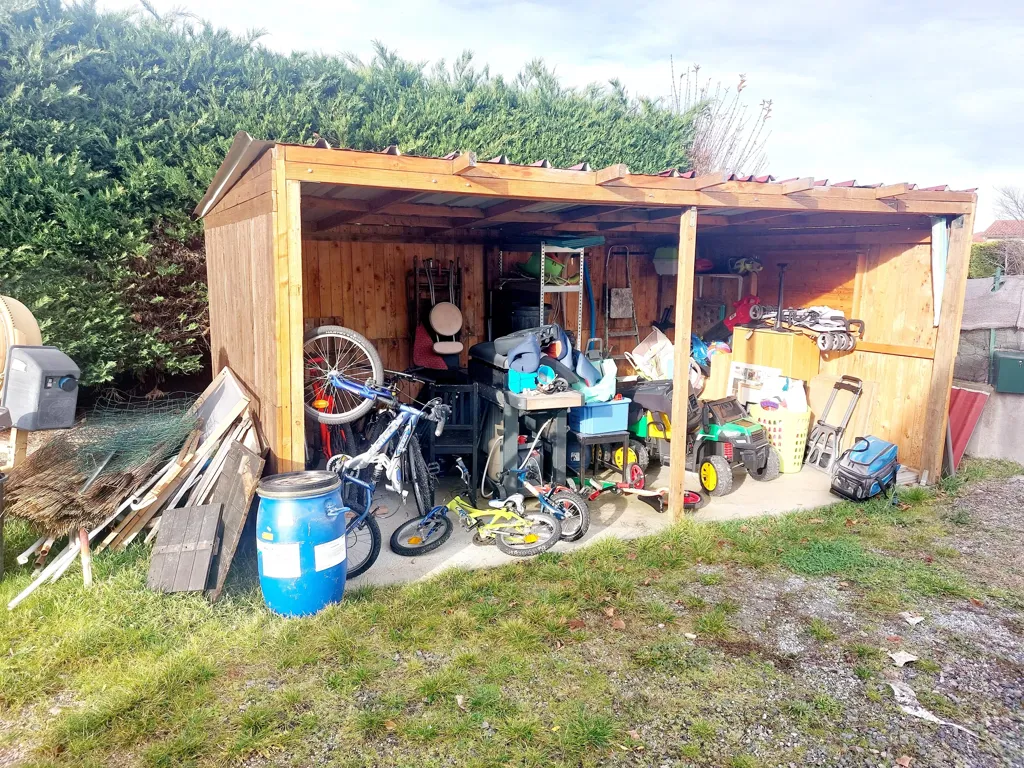 Buanderie - Maison Plain Pied avec Jardin à Champdieu