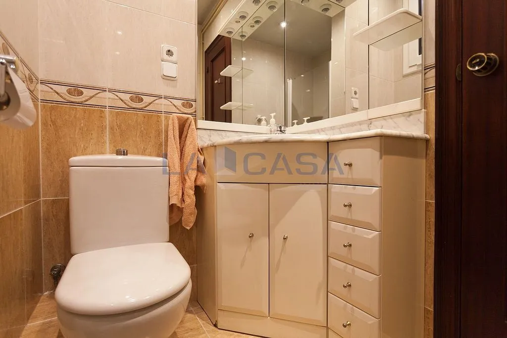 Vannitoad - Flat with Balcony in Camp del Arpa, Barcelona
