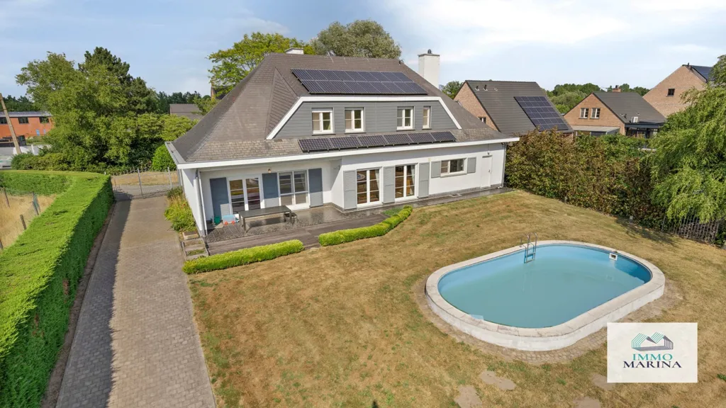 Vue aérienne - Villa avec piscine et 4 chambres à vendre