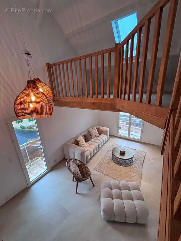 Séjour - Villa Rénovée avec Piscine à Ouistreham