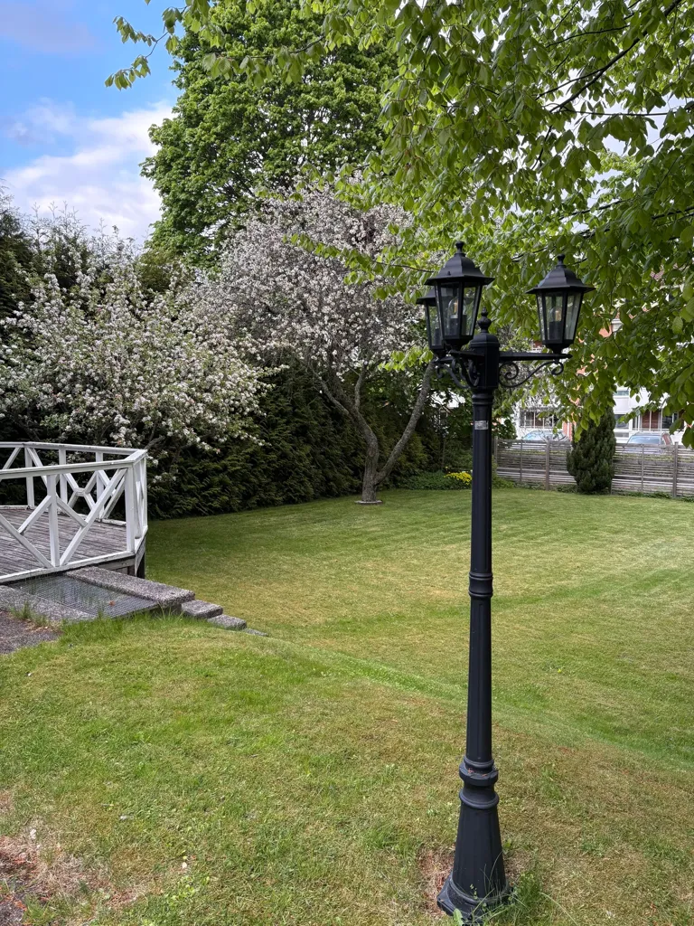 Garden - Architectural Villa with Rental Unit in Väster