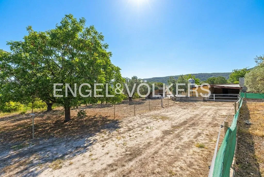 Aed - Equestrian Estate with Pool in Enguera