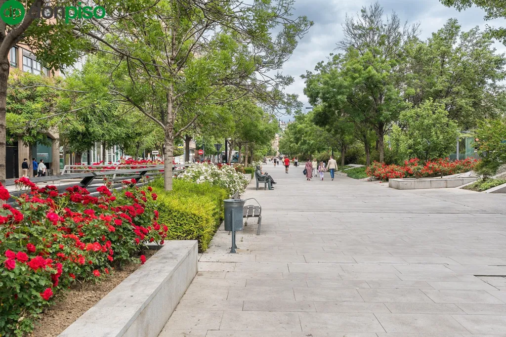 3-Bed Apartment with Balcony in Pajaritos, Granada