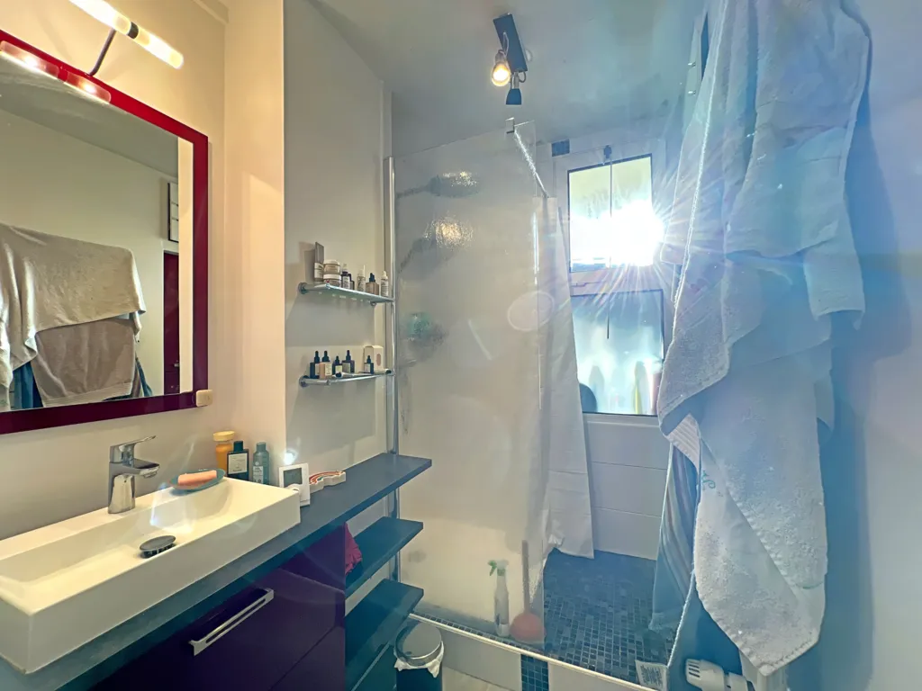 Salles de bain - Appartement T4 avec Balcon à Rennes - Bourg l’Évêque