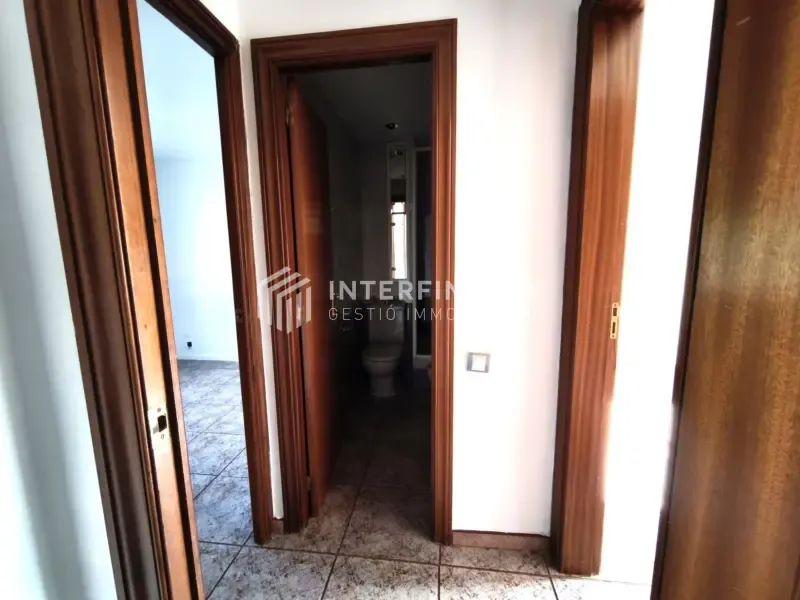 Esik - Apartment with Balcony in Badalona