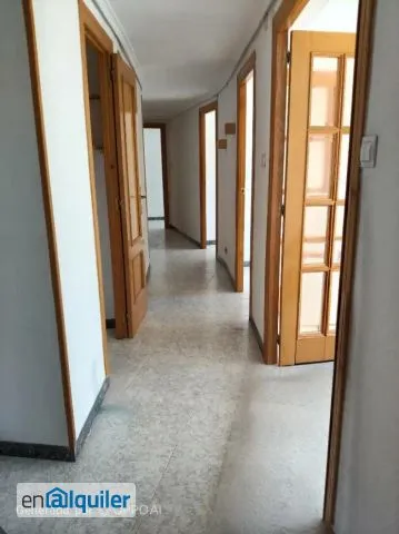Entrée - Apartment with Balcony in City Centre