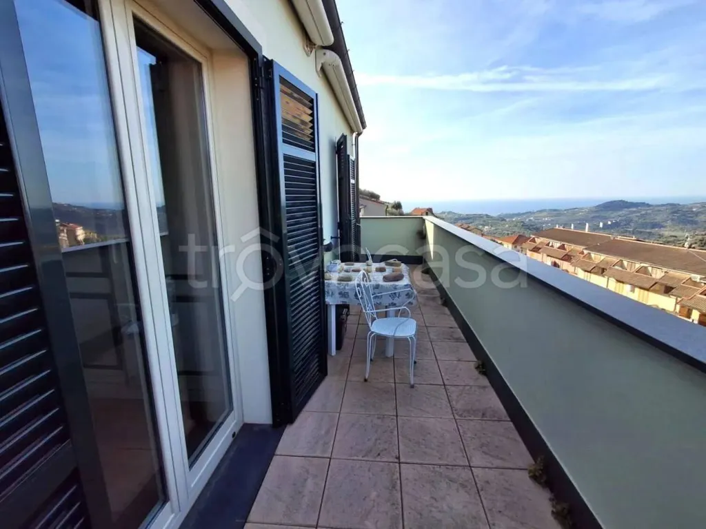 Rõdu - Apartment with Sea View in Civezza