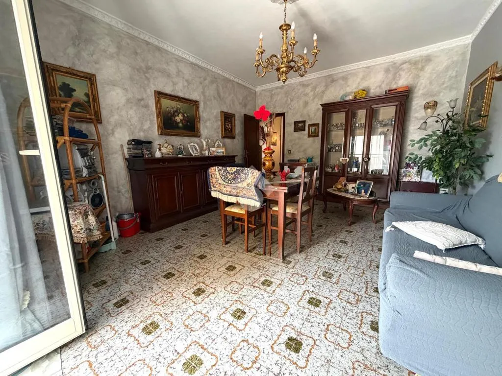 Salle à manger - Two-Bedroom Apartment with Balcony in Pitrè Alta, Palermo