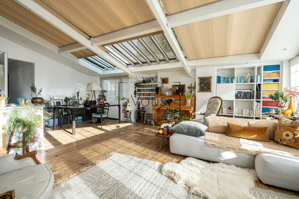 Soggiorno - Penthouse with Terrace Potential in 11th Arrondissement