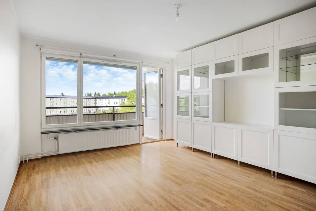 Séjour - Spacious 2nd Floor Flat with Balcony in Sunny Location