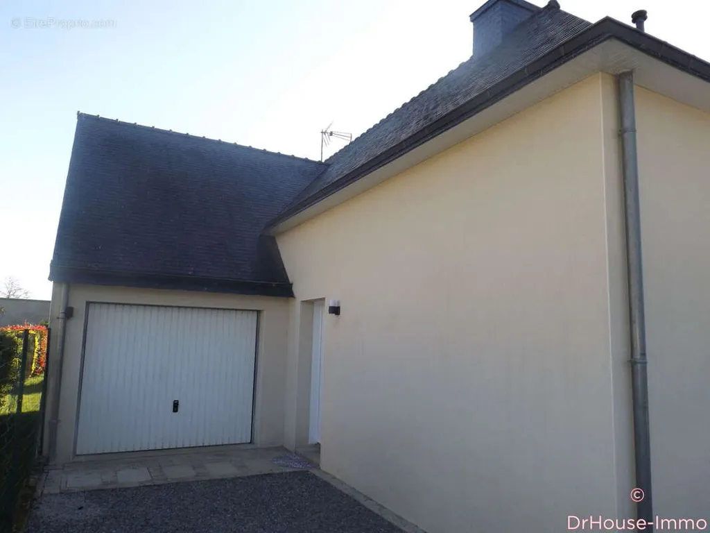 Exterior - Modern House with Garden near Berric Centre