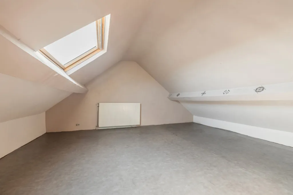 Pièces - Triplex à Rénover avec Terrasse près de Lambermont