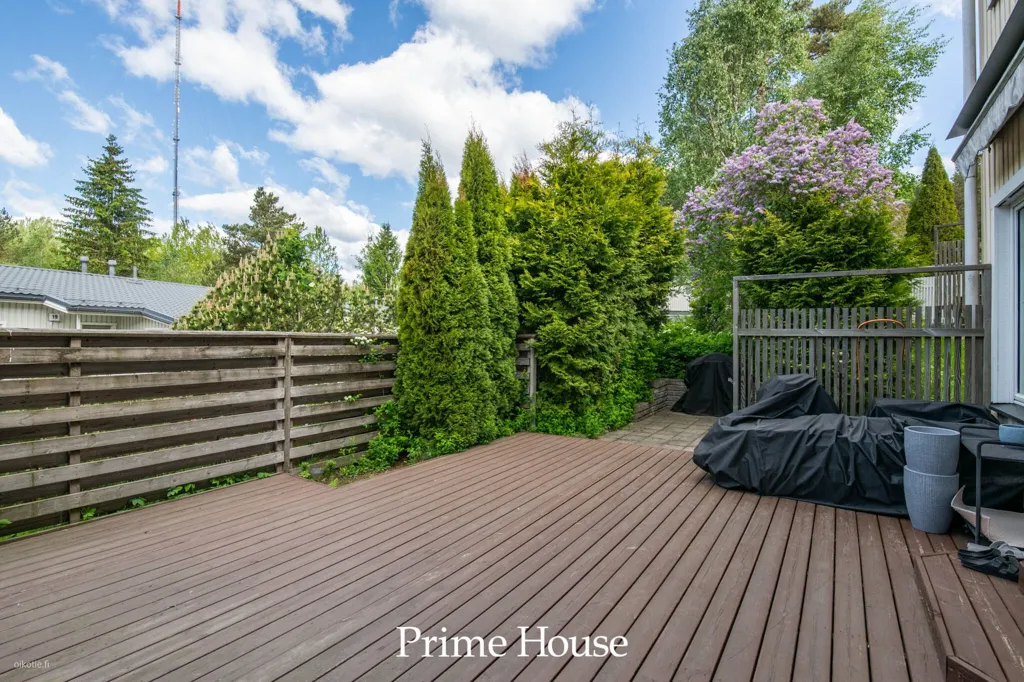 Terrasse - Spacious Flat with Sauna in Latokaski, Espoo
