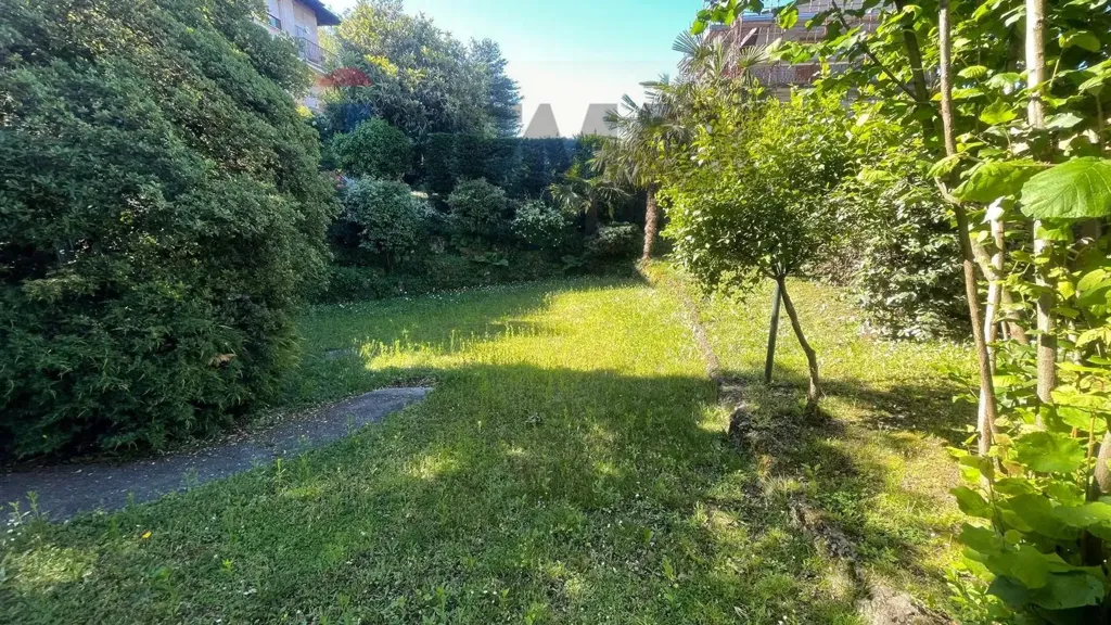 Aed - Villa with Lake View in Gavirate
