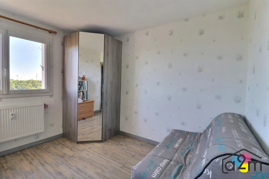 Chambres - Appartement F4 avec Balcon dans Résidence Sécurisée