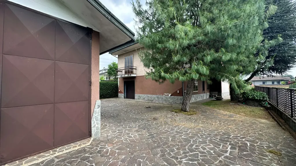 Extérieur - Villa with Private Garden in Castano Primo