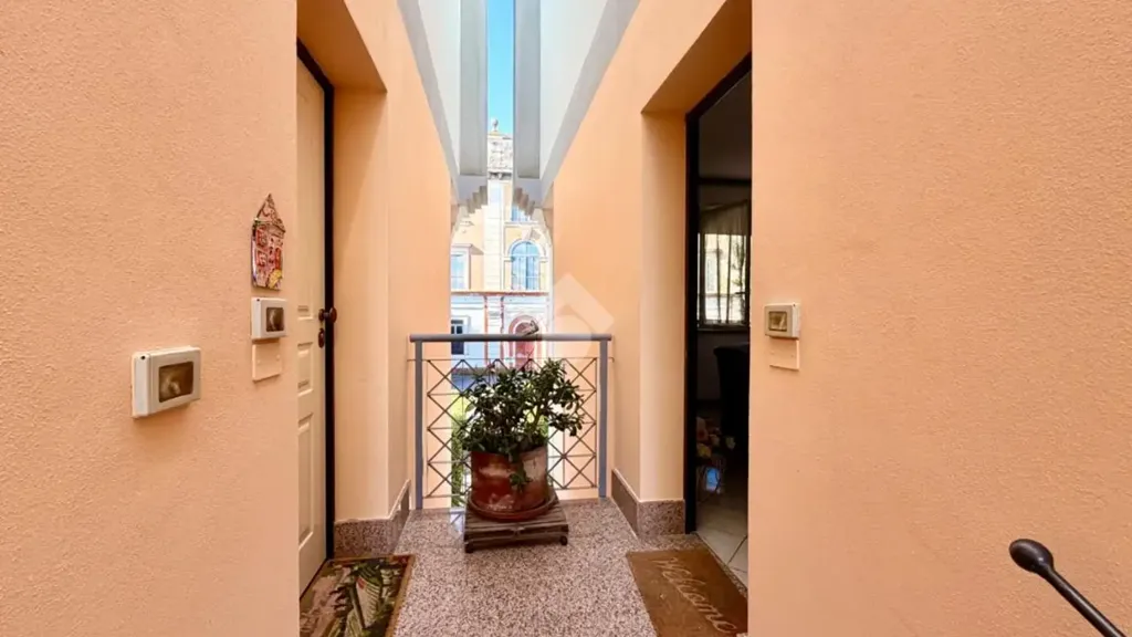 Esik - Villa with Terraces in Albenga