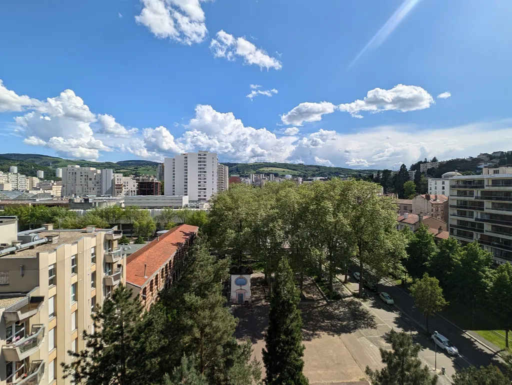 Balcon - Appartement T4 avec Vue Panoramique au Dernier Étage à Saint-Étienne