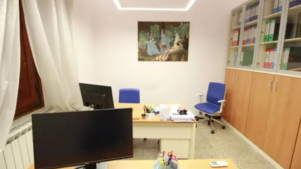Office - Luxury Villa with Office Use in Lucca