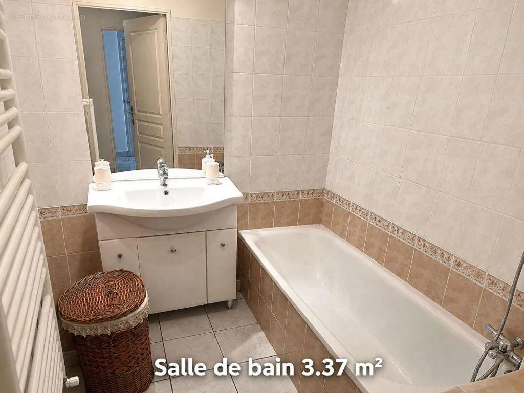 Salles de bain - Appartement avec Balcon et Garage à ANSE