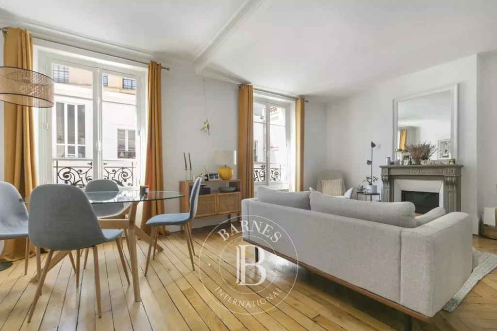 Séjour - Appartement 2 Pièces avec Jardin Privé à Paris 8ème