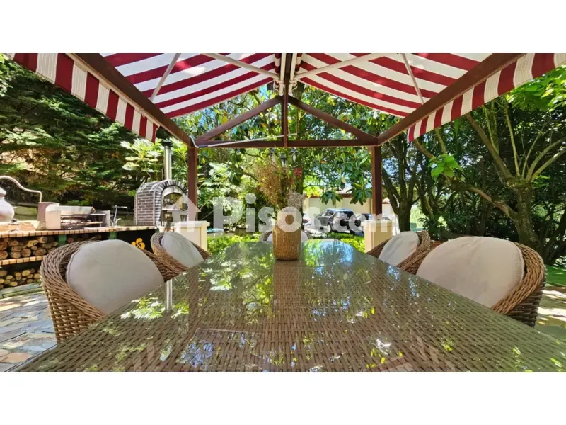 Terrace - Independent Villa with Private Pool in Gueñes