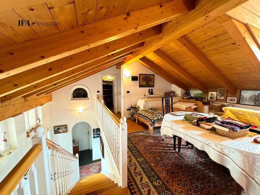 Pièces - Luxury 2-Bedroom Apartment with Balcony in Neumarkt