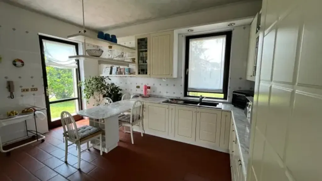 Cuisine - Panoramic Villa with Pool in Verona