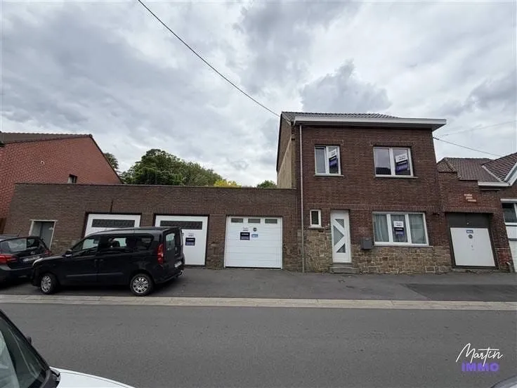 Esterno - 3-Garage Plot in Quiet Street