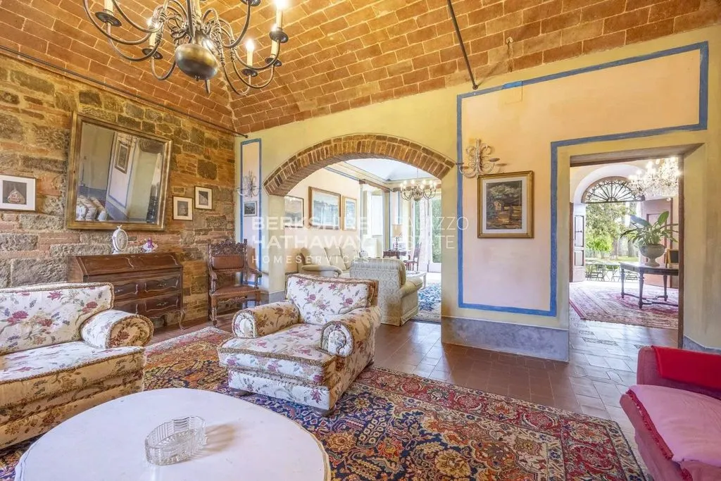 18th Century Villa with Pools in Palaia