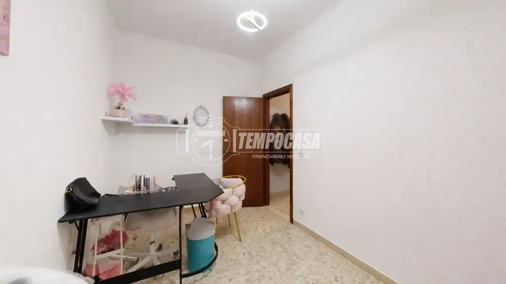 Bureau - Spacious Apartment with Balcony in Carpi