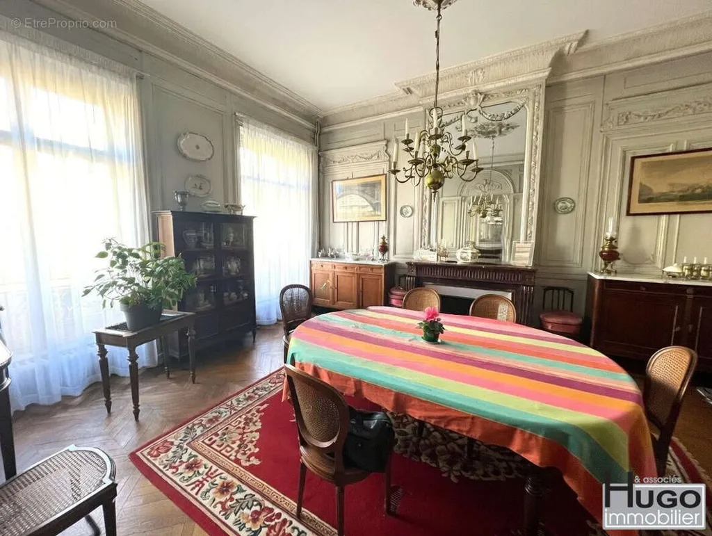 Sala da pranzo - Haussmannian Apartment with Tram Access in Bordeaux