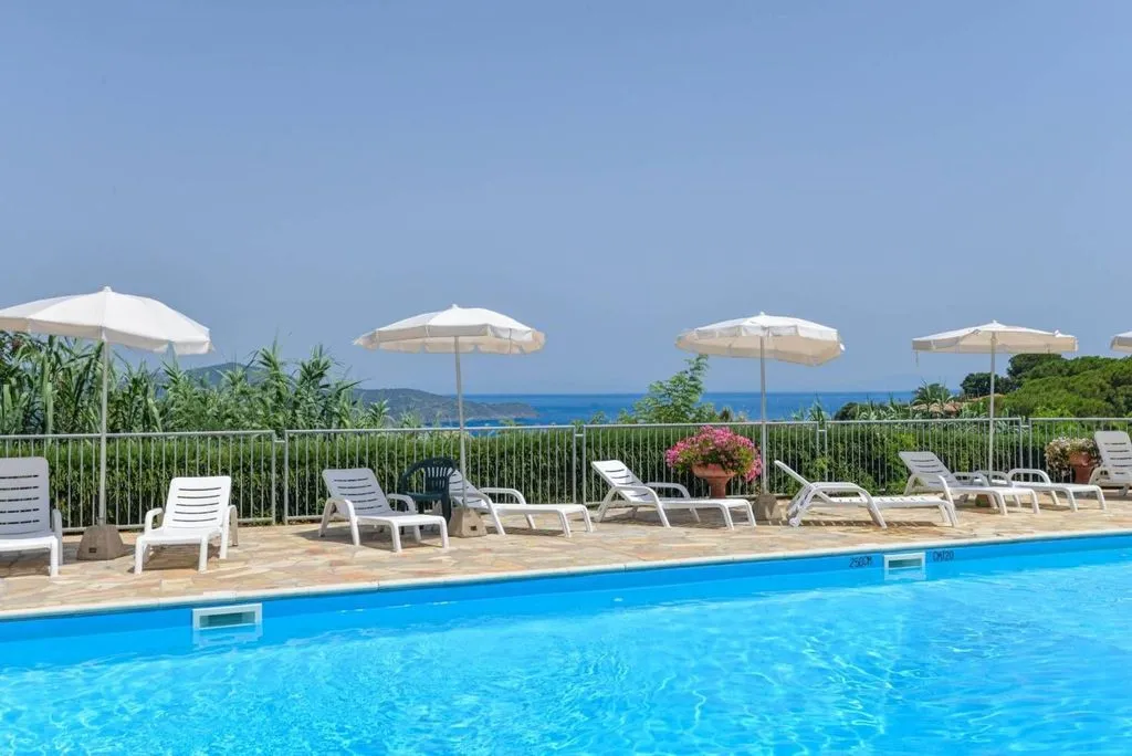 Piscine - Luxury Penthouse with Sea View in Capoliveri
