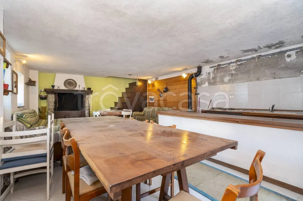 Dining Room - Rustic Baita with Garden in Celle di Macra