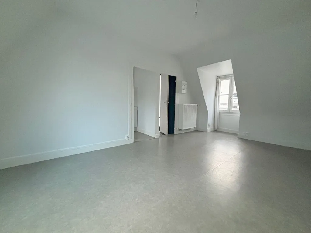 Pièces - Appartement 2 Pièces avec Luminosité Traversante près de l'Hyper-centre