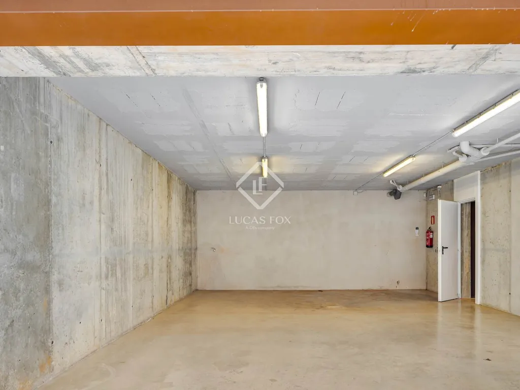 Garaaž - Minimalist Villa with Infinity Pool in El Golf, Sant Cugat