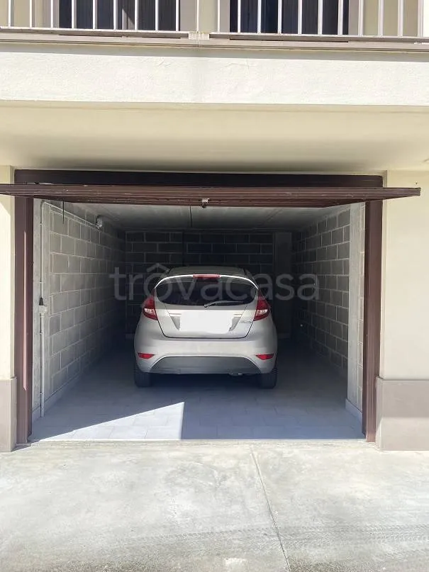 Garage - Apartment with Terrace near Tavazzano Station