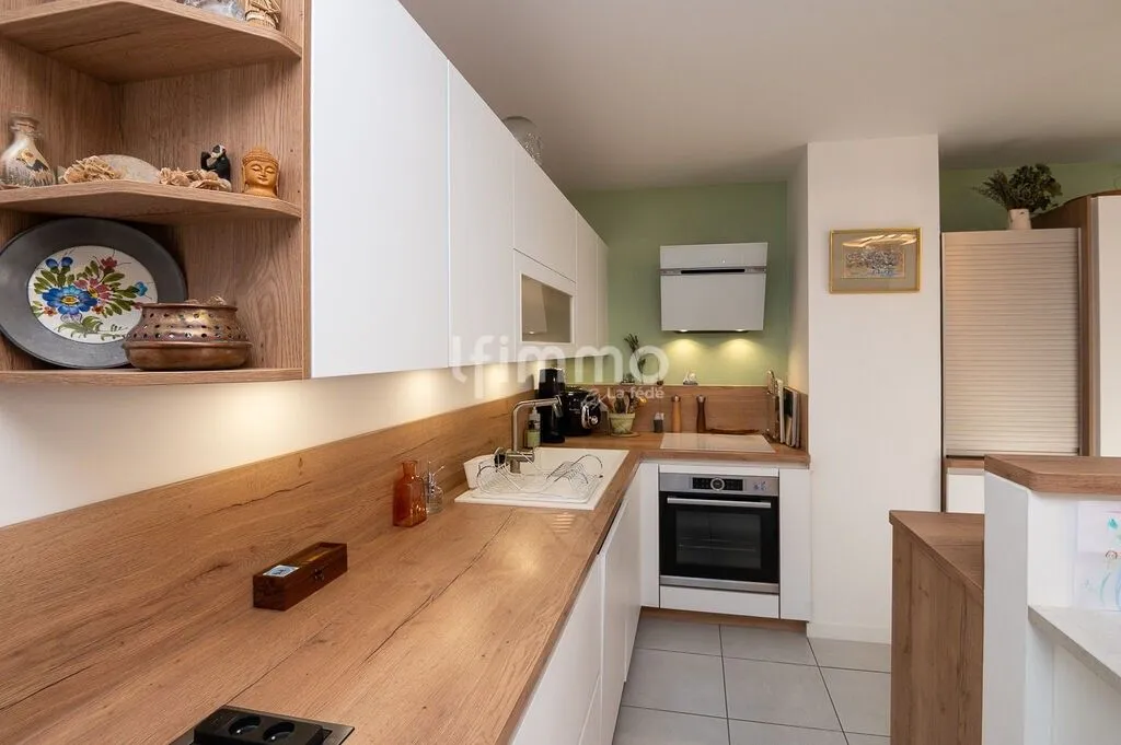 Kitchen - Attic Apartment with Large Terrace in Schiltigheim