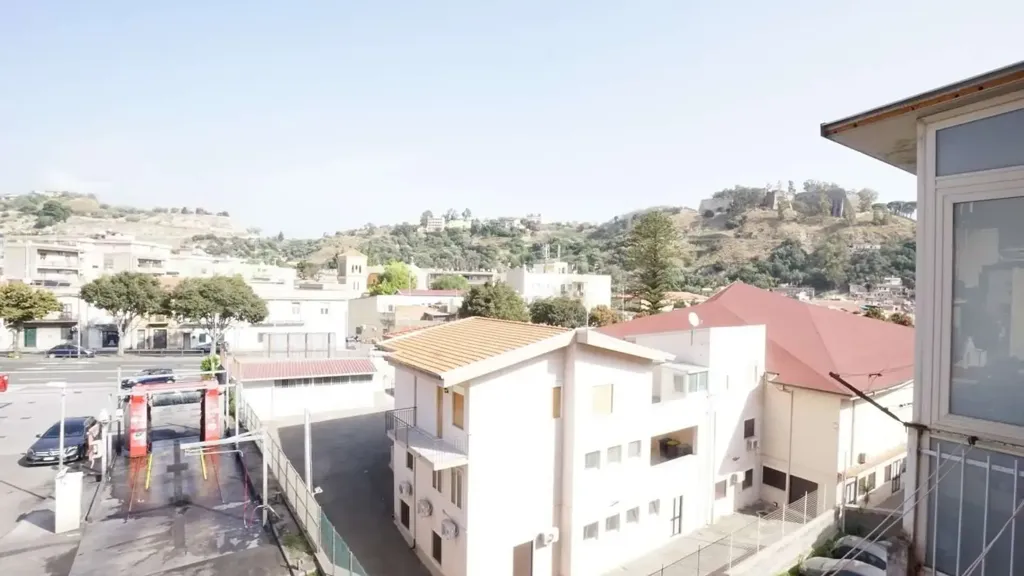 Välivaade - 2-Bedroom Apartment with Balcony in Messina