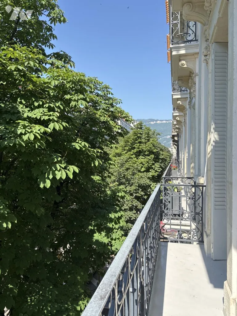 Balcone - Haussmannian Flat with Balconies in Grenoble Centre
