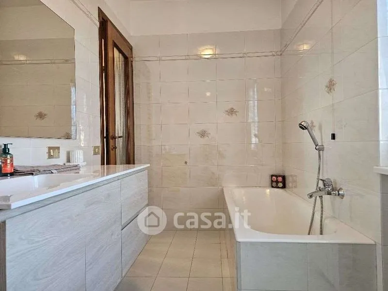 Salles de bain - Semi-detached House with Private Garden in Mozzo Centre